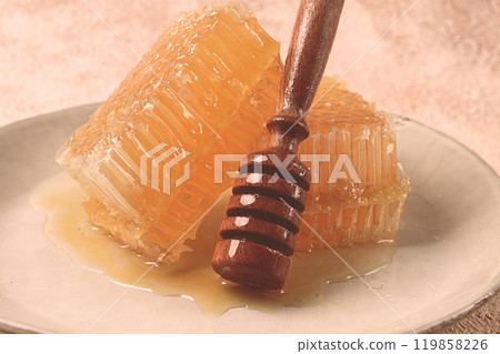 honeycomb, with a wooden spoon-spindle, on a plate, no people, 119858226