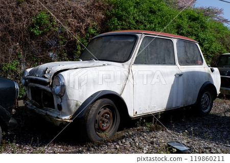 Abandoned car in vacant lot 119860211
