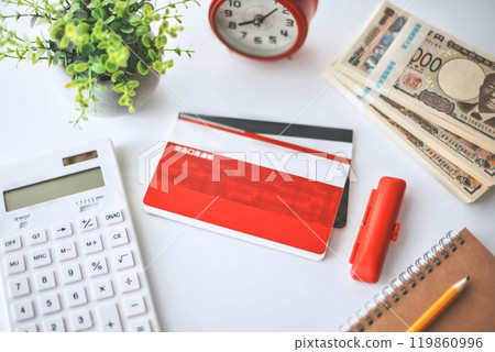 存摺、計算機和金錢 119860996