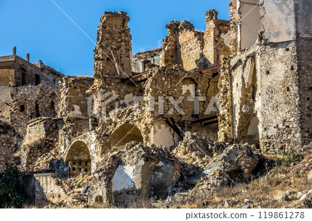 The abandoned village of Craco in Basilicata, Italy 119861278
