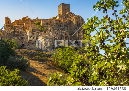The abandoned village of Craco in Basilicata, Italy 119861288