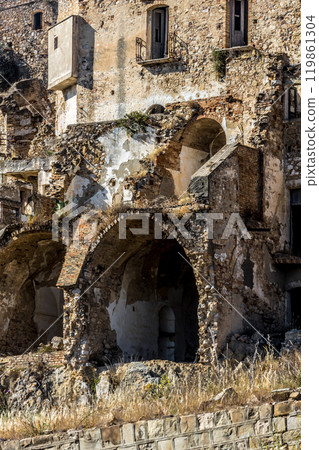 The abandoned village of Craco in Basilicata, Italy 119861304