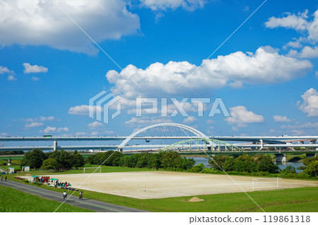 Arakawa riverbed ground and white clouds in the blue sky, Goshikizakura Bridge and Kohoku Junction 119861318