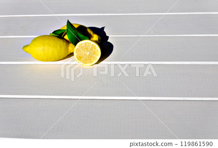 Bodegon with lemons on a white background to highlight the intense yellow color of these 119861590