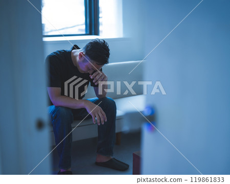 Indoor men's portrait photography 119861833
