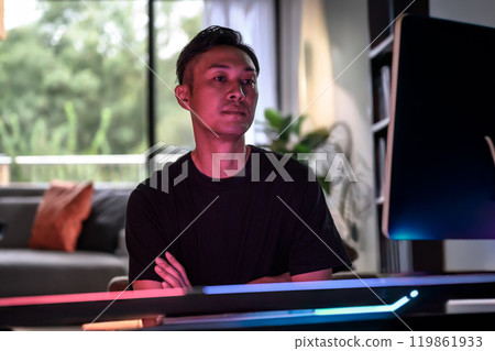 Engineer to work 119861933