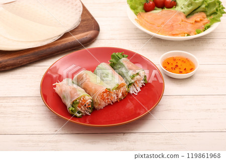 Raw spring roll 119861968