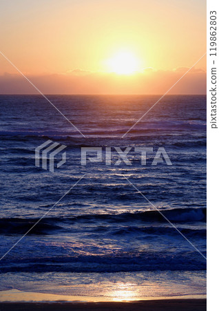 November: Sunrise at Kujihama Beach 119862803