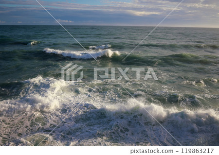 海浪拍擊桂濱 119863217