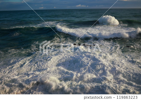 海浪拍擊桂濱 海浪拍擊桂濱 119863223