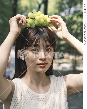 葡萄的女人 119863444