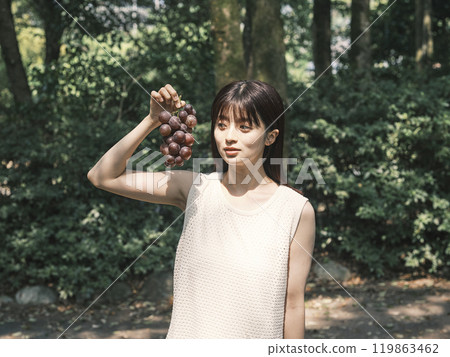 Woman with grape Woman with grape 119863462