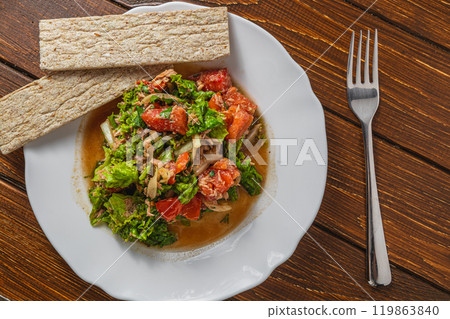 vegetable salad with tuna dressed with honey, olive oil and balsamic vinegar vegetable salad with tuna dressed with honey, olive oil and balsamic vinegar 119863840
