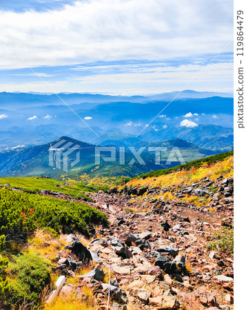 秋季登山禦嶽山：從山路眺望（八合目石室避難所～大瀧山頂） 119864479
