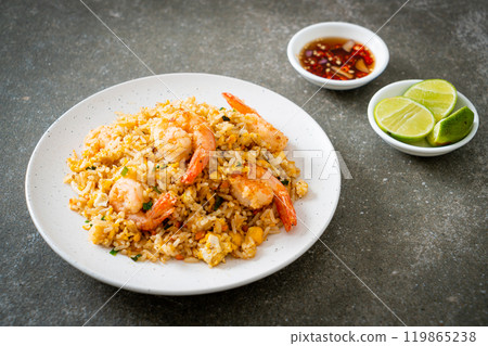 fried shrimps fried rice on plate fried shrimps fried rice on plate 119865238