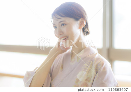 A woman in a kimono relaxing after a bath A woman in a kimono relaxing after a bath 119865407