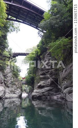 Kai no Saruhashi Bridge: View from a sightseeing boat Kai no Saruhashi Bridge: View from a sightseeing boat 119865715