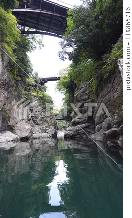 Kai no Saruhashi Bridge: View from a sightseeing boat Kai no Saruhashi Bridge: View from a sightseeing boat 119865716