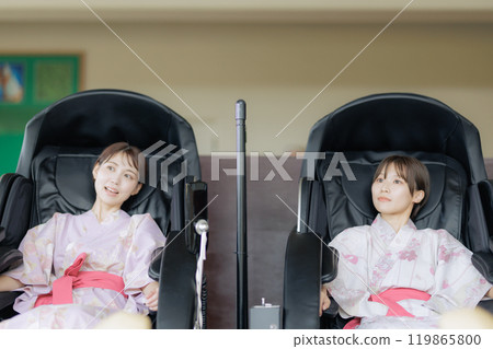 Young women relaxing with massage machines 119865800