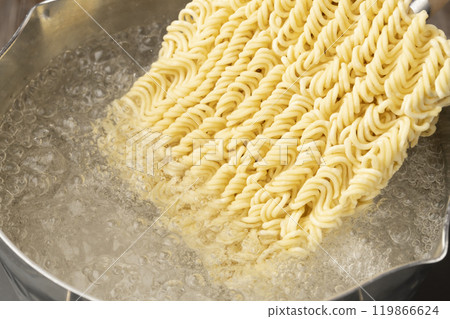 煮泡麵 119866624