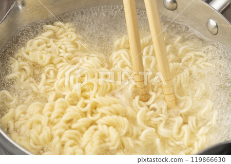 煮泡麵 119866630