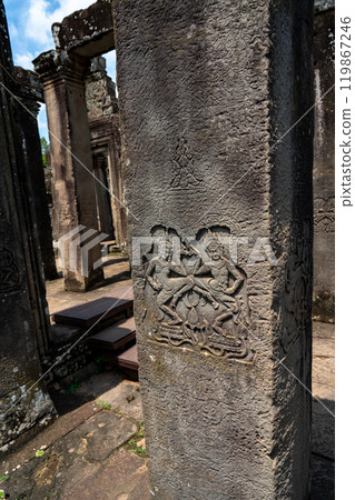 Decorative arch in a World Heritage city 119867246