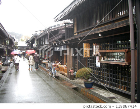 True Crafts of Hida Takayama, Gifu Prefecture (Hand-dyed woodblock prints: Kamisannomachi Street) 119867414