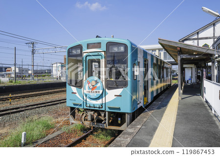 天龍濱名湖鐵道 TH2103 柴油列車停靠新城原站 119867453