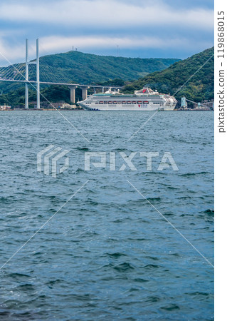 從神之島經過女神大橋的長崎港客船(夢想號)【長崎市】 從神之島經過女神大橋的長崎港客船(夢想號)【長崎市】 119868015
