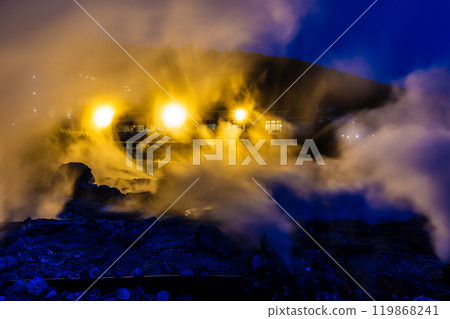 雲仙地獄精七地獄夜景點燈【長崎縣雲仙市】 119868241