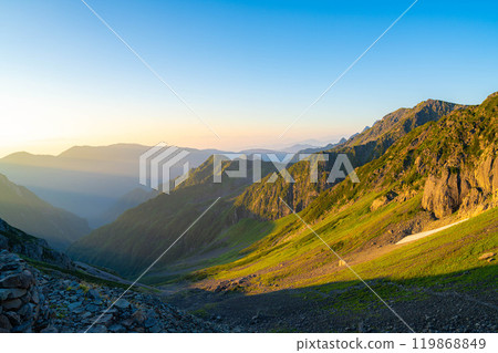 [山素材]從雪衝Hutte看到的早晨的矢澤捲曲[長野縣] 119868849