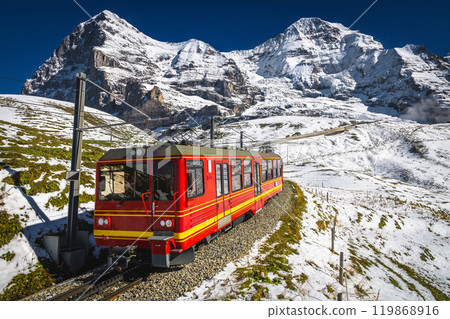 Electric tourist cogwheel train on the snowy slope in Switzerland 119868916