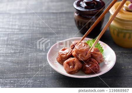 Kishu Nanko Plums Pickled in Shiso Leaf 119868987