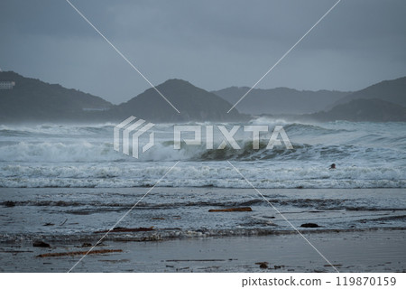 High waves crashing on the beach High waves crashing on the beach 119870159