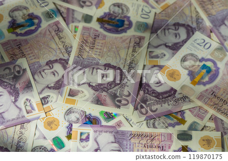 British currency - close up of the new 2016 polymer five pound note with enhanced counterfeit resilience. 1 119870175