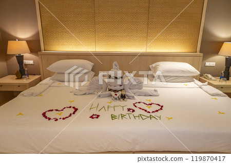 5-star hotel bed making and towel art Happy Birthday ① 119870417