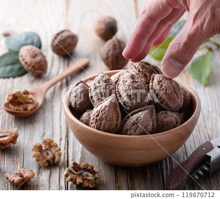 Shelled Japanese Walnuts (Natural Walnuts) Domestically Produced, No Additives, No Coloring (Old Wood Background) Shelled Japanese Walnuts (Natural Walnuts) Domestically Produced, No Additives, No Coloring (Old Wood Background) 119870712