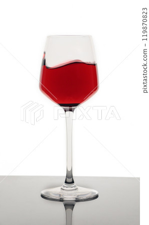 Glass of red wine isolated on white background 1 119870823