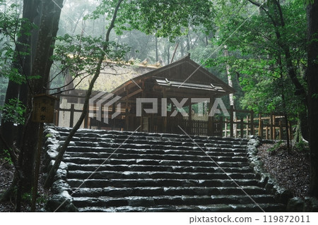 伊勢神宮內宮荒齋神社被綠樹環繞 伊勢神宮內宮荒齋神社被綠樹環繞 119872011