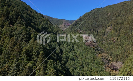 [空拍]奧多摩的紅葉，遠景，藍天 119872115