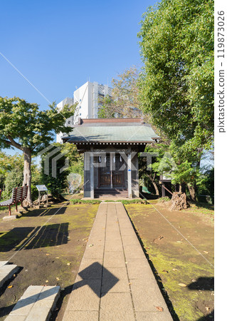 Iizuna Shrine at the summit of Mount Takao (Nagatsuta Town) 119873026