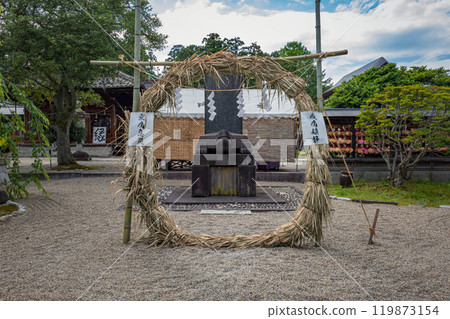 Yamagata Shonai Shrine, passing through the straw ring Yamagata Shonai Shrine, passing through the straw ring 119873154