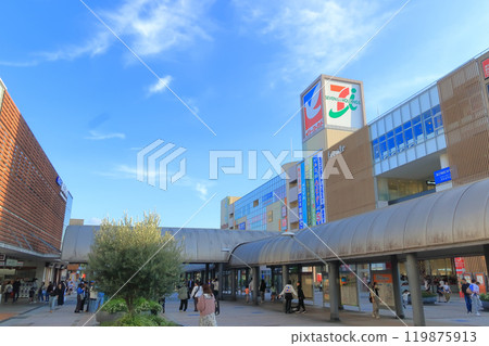 東京八王子市京王相模原線南大澤站前的風景 東京八王子市京王相模原線南大澤站前的風景 119875913
