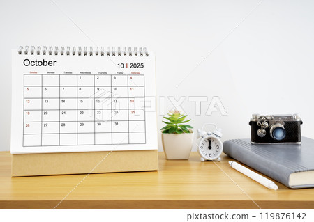 Desktop Calendar for October 2025 year and vintage camera with diary for Planner to plan timetable. Desktop Calendar for October 2025 year and vintage camera with diary for Planner to plan timetable. 119876142
