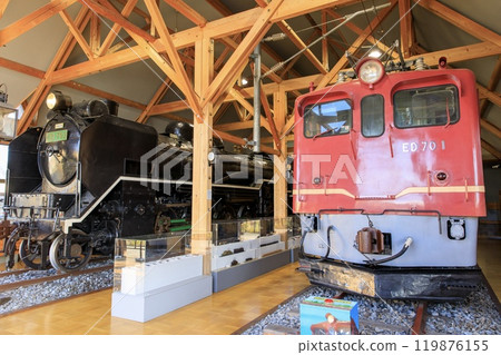 Vehicles on display at Nagahama Railway Square (Hokuriku Line Electrification Memorial Hall) in Nagahama City Vehicles on display at Nagahama Railway Square (Hokuriku Line Electrification Memorial Hall) in Nagahama City 119876155