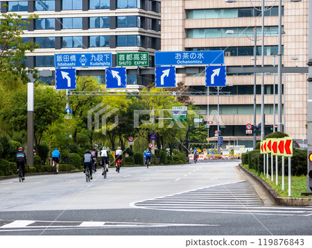 [Palace Cycling] Uchibori Street in front of the Imperial Palace is open to bicycles every Sunday 119876843