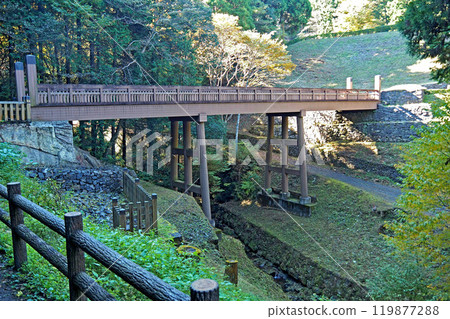 八王子城遺址的托橋[東京八王子市] 119877288
