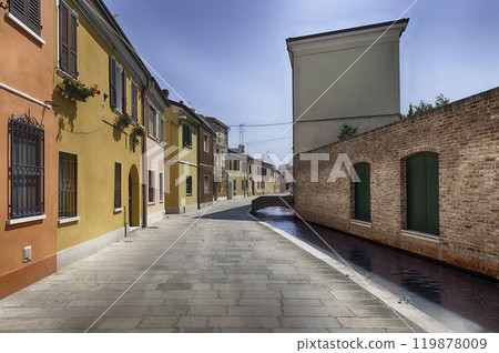 Walking among the picturesque canals of Comacchio, Italy 119878009