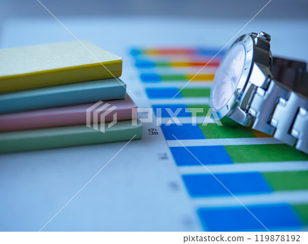 圖表和觀察在桌子上 圖表和觀察在桌子上 119878192