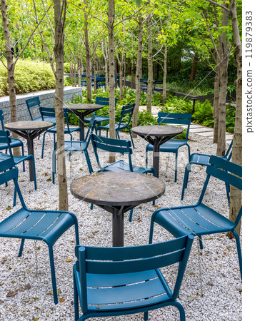 Tables and chairs in an urban green space Tables and chairs in an urban green space 119879383
